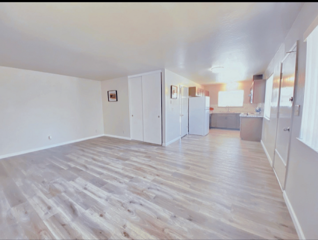 Building Photo - 1081 Lakedale Way