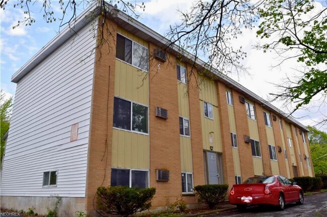 Building Photo - 1 Bedroom Apartment |UTILITIES EVERYTHING INCLUDED!