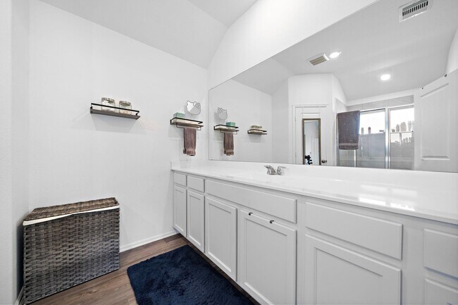 Foto del edificio - 9303 Darby Knoll Wy