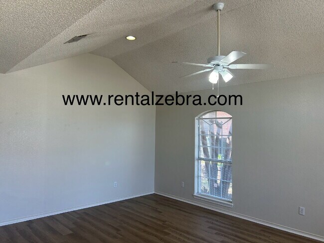 Building Photo - $2100 Lake Worth - GREAT FLOORPLAN