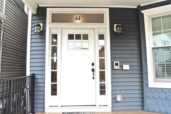 Building Photo - 44 Duer Pl