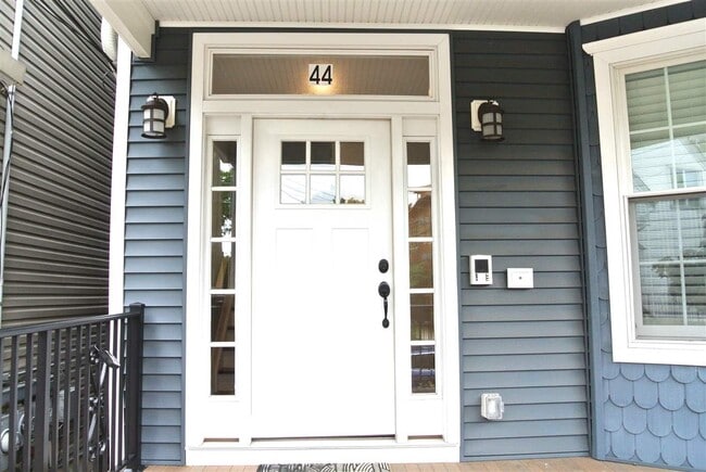 Building Photo - 44 Duer Pl