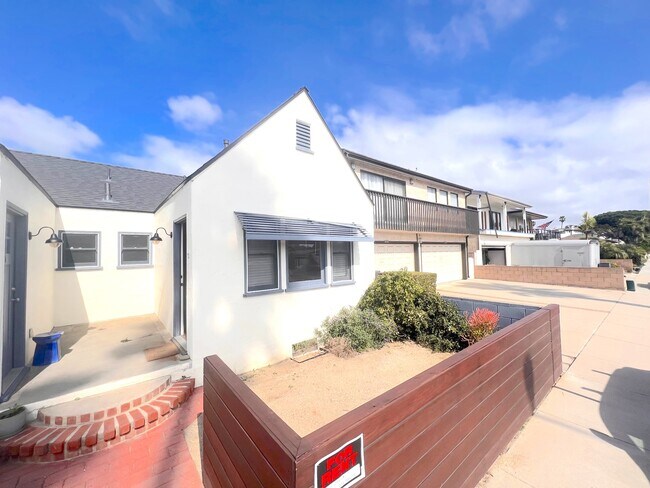 Building Photo - 2053 Pierpont Blvd