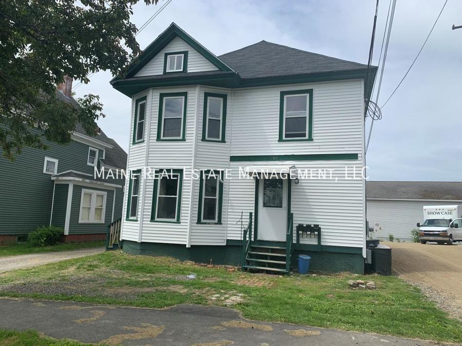 204 Maple St Unit Apt 2, Bangor, ME 04401 Room for Rent in Bangor