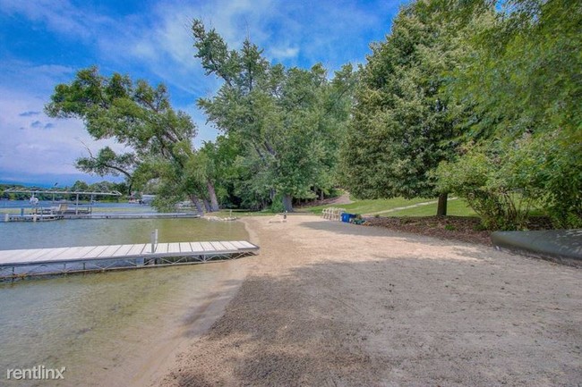 Building Photo - 5 br, 4 bath House - W330N6233 Hasslinger Dr