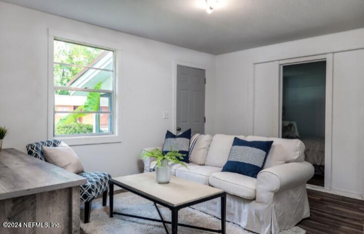 Foto principal - 5364 Marybudd Ave