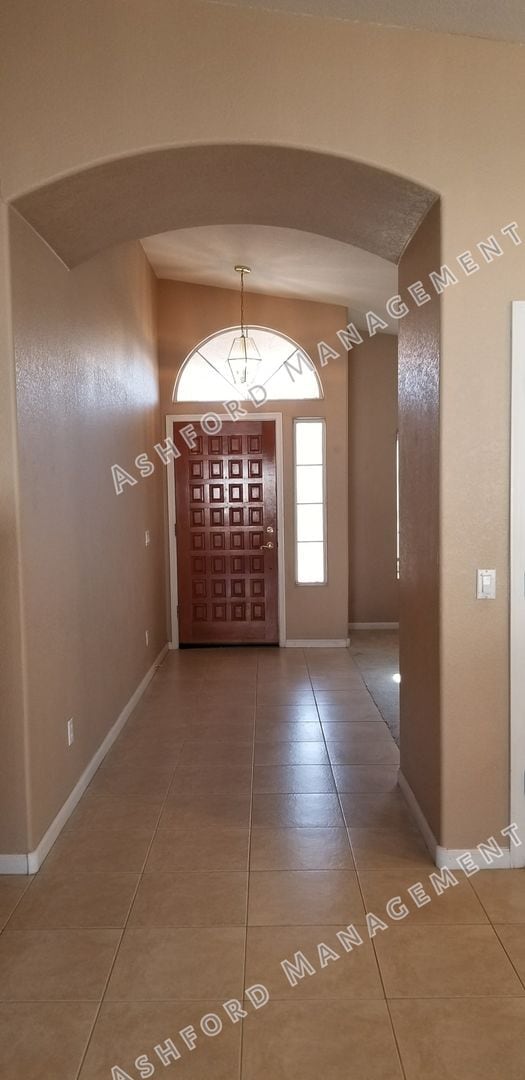Building Photo - 3 BEDROOM HOME FOR RENT IN PHOENIX WITH POOL