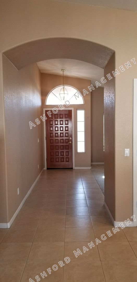 Foto del edificio - 3 BEDROOM HOME FOR RENT IN PHOENIX WITH POOL
