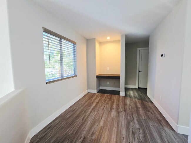 Foto del edificio - NORTHWEST GEM! SPACIOUS HOME WITH VAULTED ...