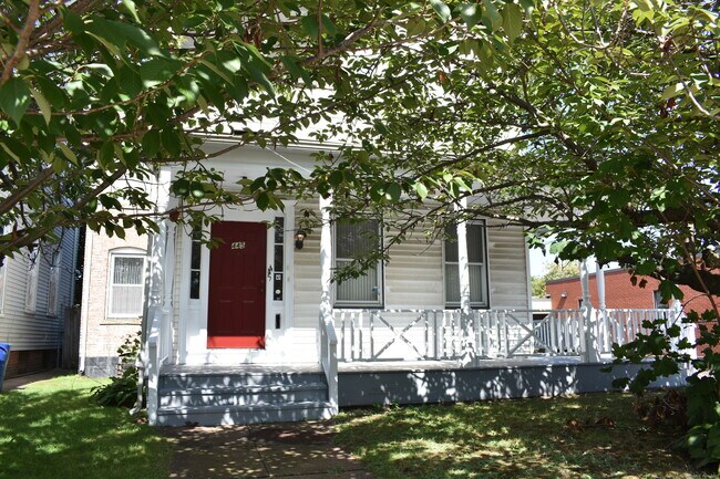 Building Photo - 445 George St