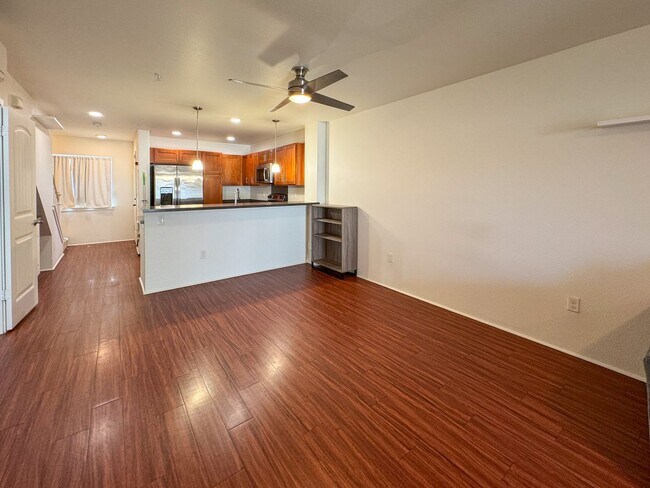 Foto del edificio - Available August 1. 2BD/2.5BA/2PKG townhou...