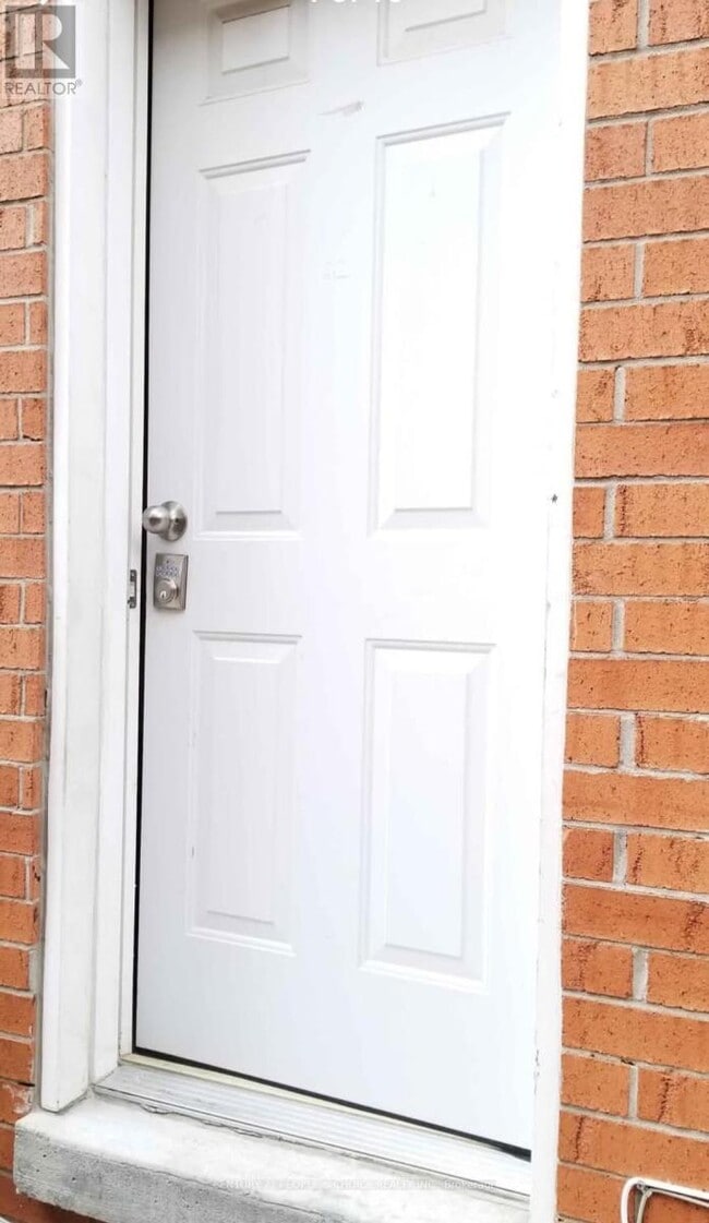 Building Photo - 4408 Romfield Crescent