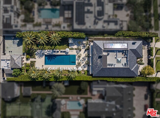 Foto del edificio - 618 N Beverly Dr