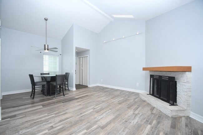 Building Photo - 9809 Richmond Ave.