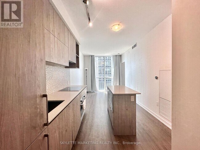 Building Photo - 1 Yorkville Ave