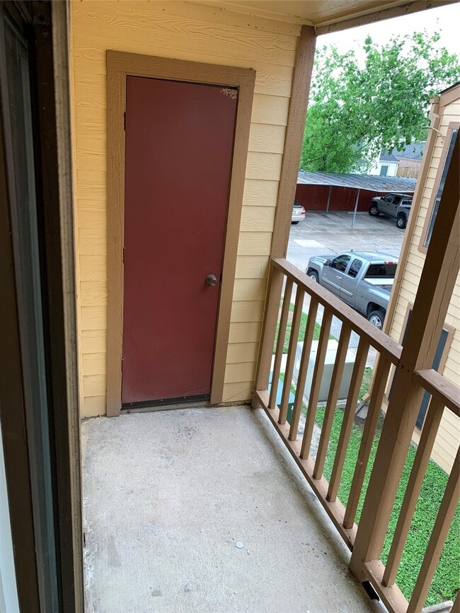Building Photo - 16111 Aspenglenn Dr