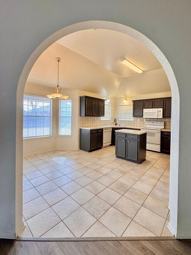 Foto del edificio - 3 Bedrooms, 2 Bath, 2 Car Garage, with private office conveniently located to multiple Fort Hood ...