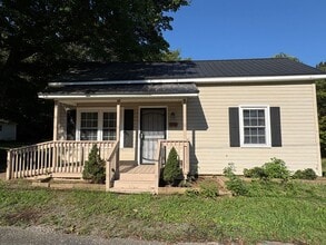 Building Photo - 113 Pond St