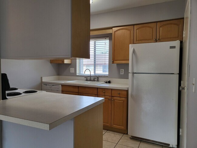 Foto del edificio - 2721 Hidden Lake Blvd