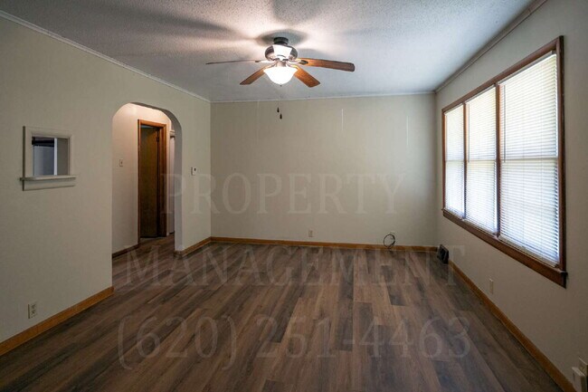 Building Photo - Charming 2 Bed, 1 Bath Duplex