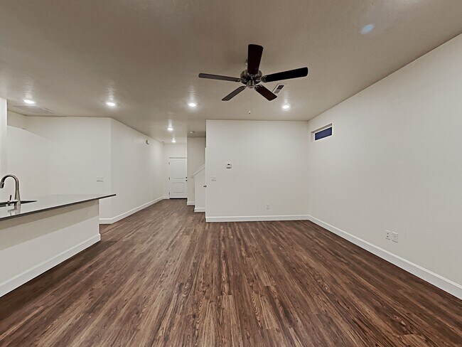 Foto del edificio - 5112 W Bellevue Street