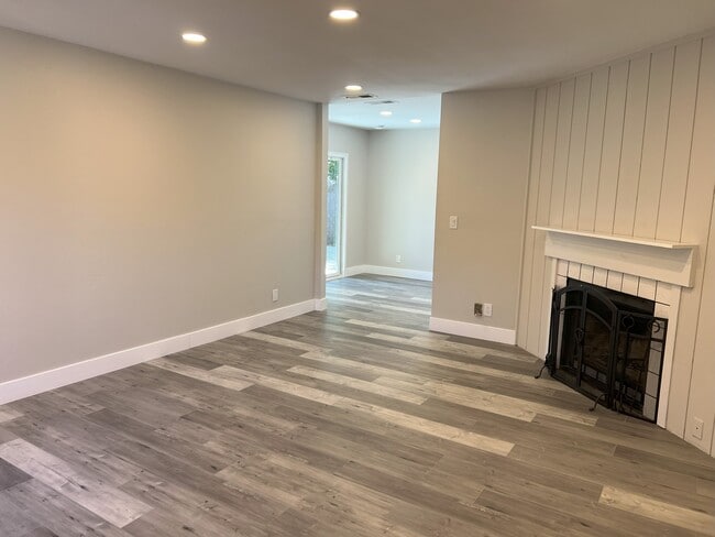 Building Photo - 5181 Oxbow Ct