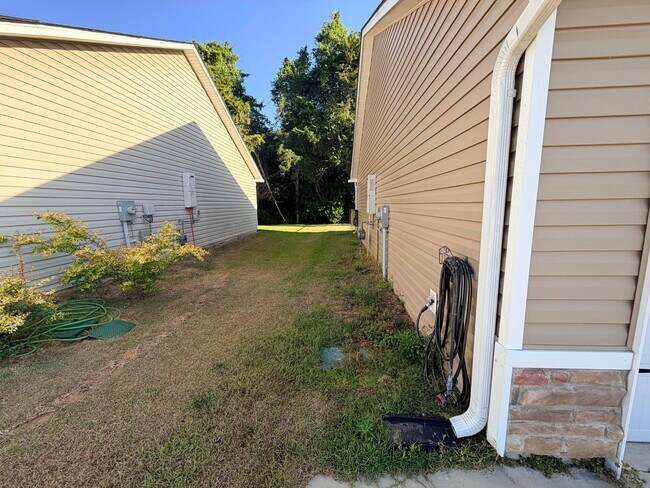 Building Photo - 2177 Stillpointe Dr