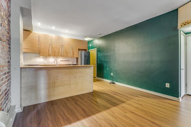 Foto del edificio - Bloomingdale or Bust