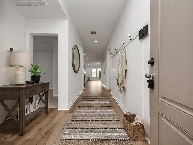 Foto del edificio - 8203 Molasses Wy