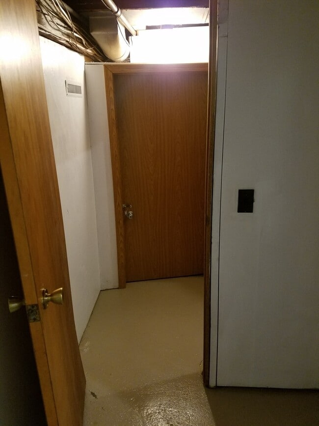 Building Photo - 1002 Burr