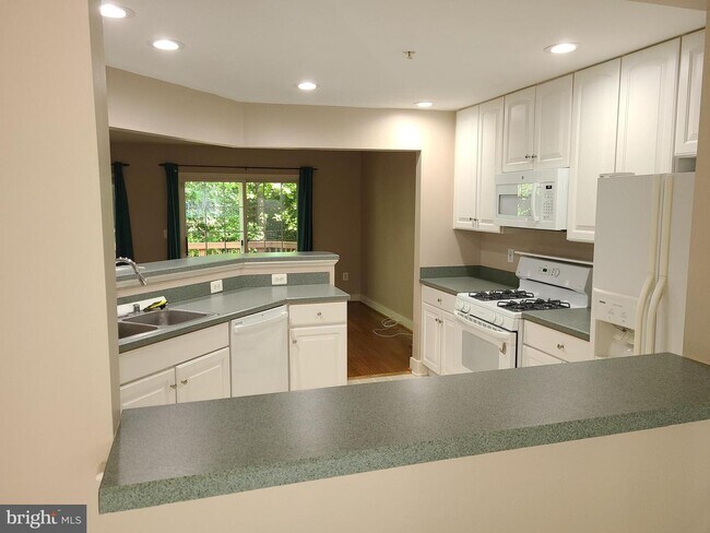 Building Photo - 607 Bellerive Ct