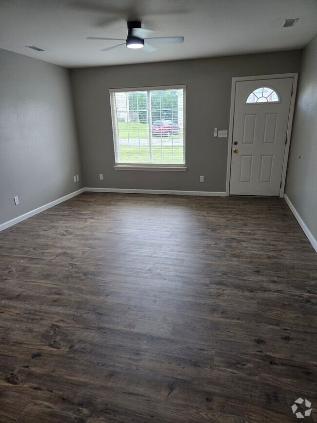 Building Photo - 413 Shade Tree Ln