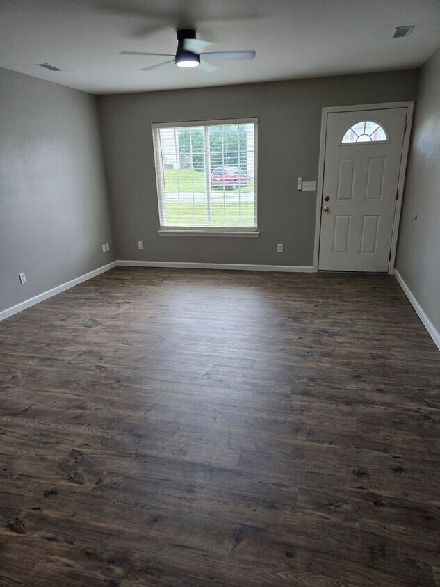 Foto principal - 3bd 1.5Ba Townhouse Farmington, MO