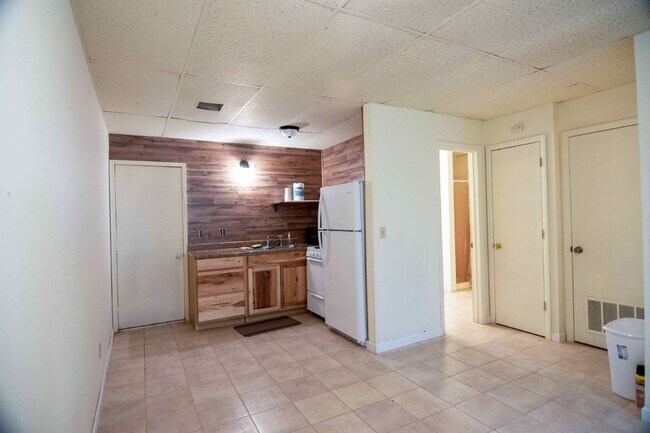 Building Photo - One Bedroom Apartment in the Country on Pa...