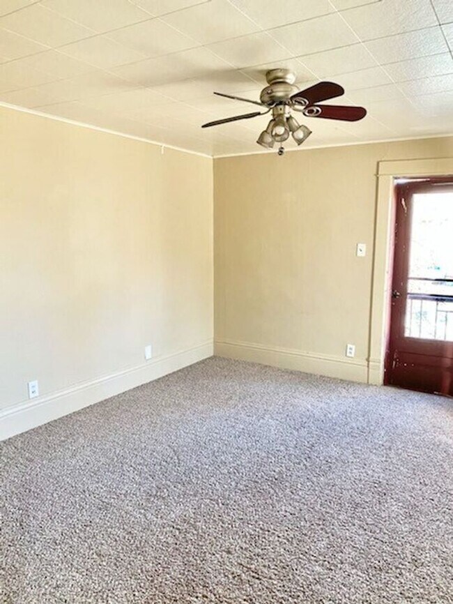 Foto del edificio - Nestled In A Great Neighborhood! Don't Miss this One Bedroom!