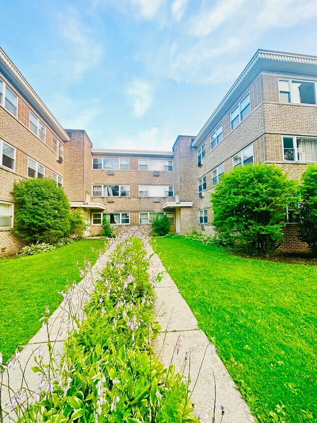 4643 Main St Unit 2D, Skokie, IL 60076 Condo for Rent in Skokie, IL