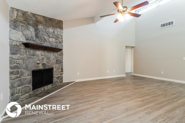 Building Photo - 11665 Summer Tree Rd N