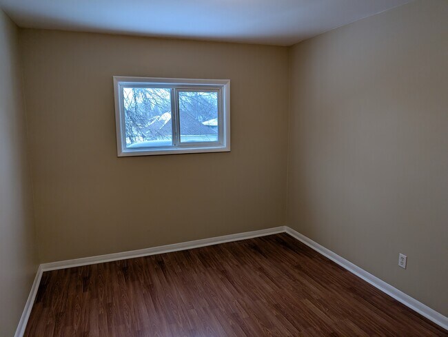 Photo du bâtiment - 680 B Aberdeen Ave