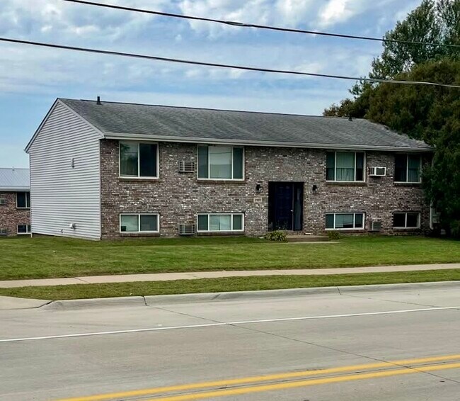 Parte delantera / Lateral - 2985 Hales Mill Rd