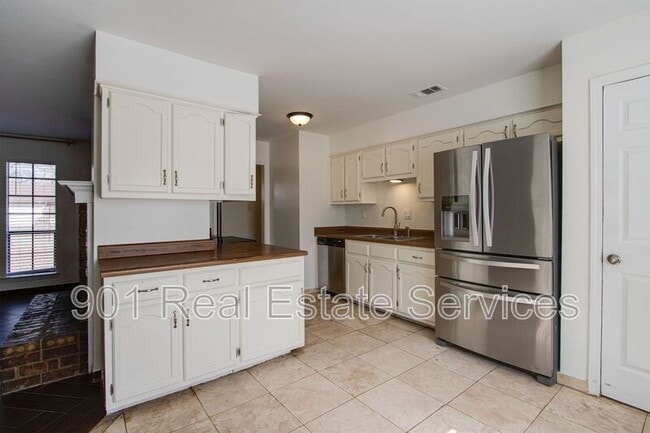 Building Photo - 7209 Lamesa Ln