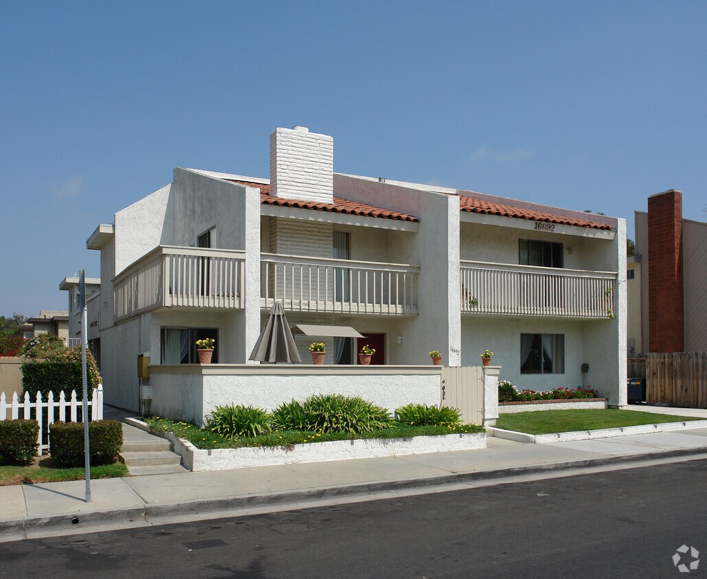 Foto del edificio - 16692 Sims St