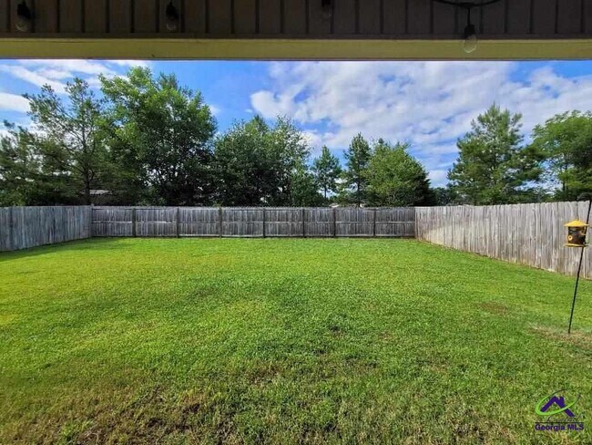 Building Photo - 104 Loneoak Trl