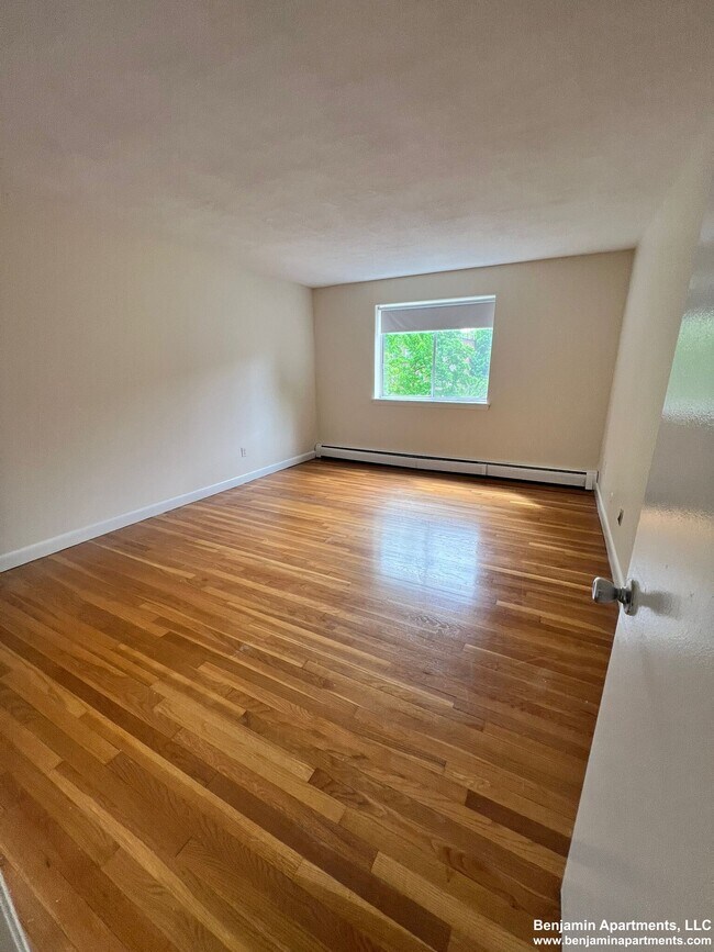 Building Photo - 65 Gardner St