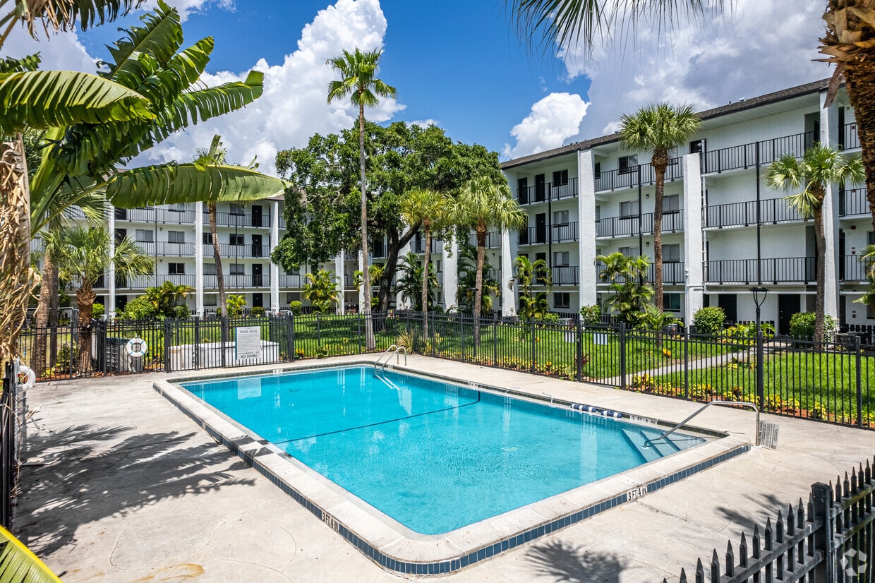 The Meridian at 2825 Apartments 2811 Central Ave Fort Myers, FL