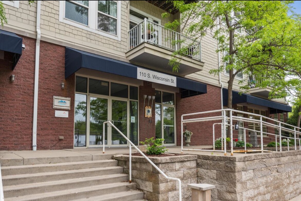 Foto principal - 110 S Wisconsin St