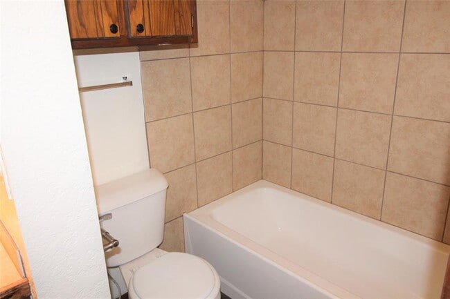 Building Photo - 1901 E Lindsey St