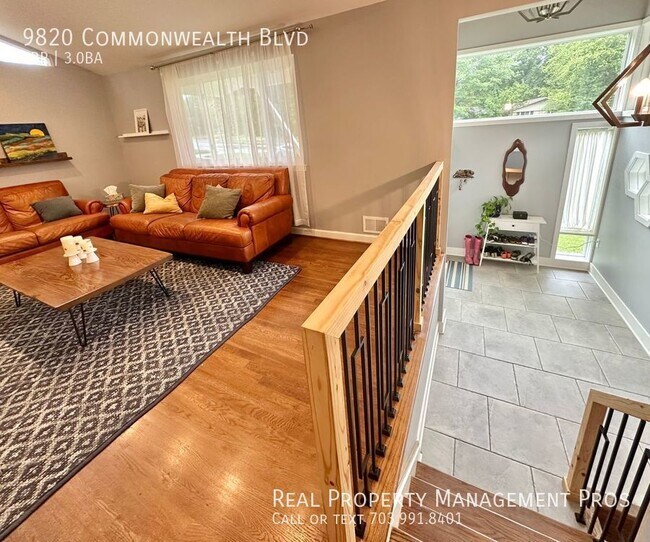 Foto del edificio - Updated Mid-Century 5 BED 3 BATH - FULLY E...