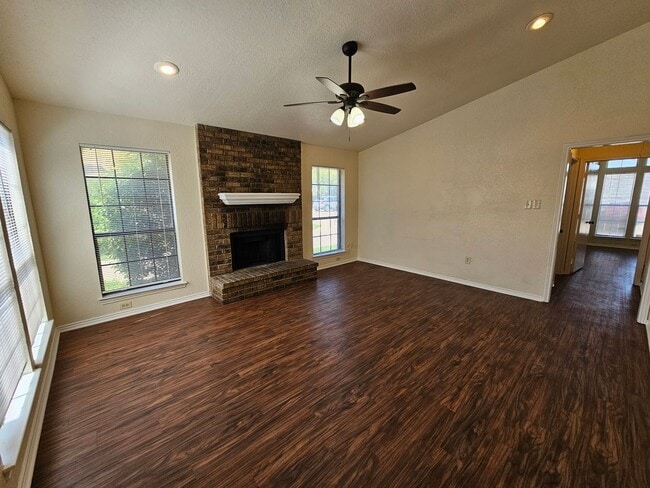 Building Photo - 3125 Tudor Ln