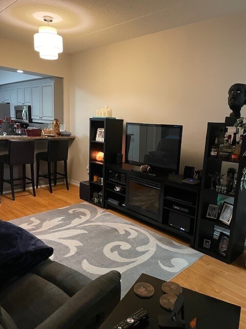 Living Room Wall Side - 4016 Kilmer Dr