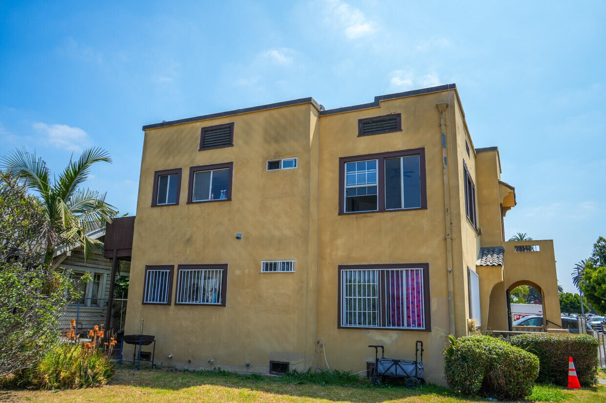 Foto principal - 1353 W 49th St